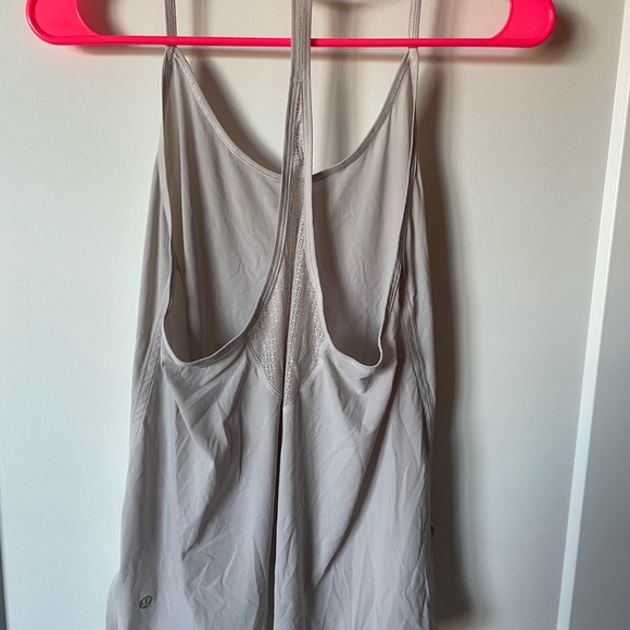Lululemon tank - Picture 2 of 4